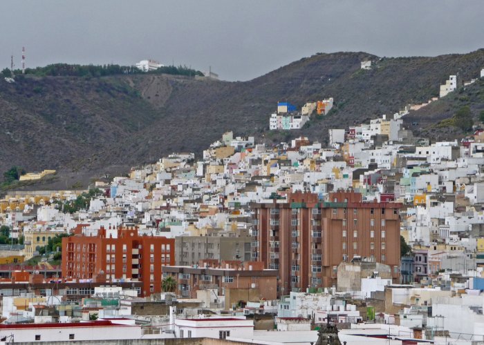 Де гран. Город: las Palmas de Gran Canaria. Набережная Лас Пальмас де Гран Канария. Остров Лас Пальмас де Гран Канария дом священника. Лас-Пальмас-де-Гран-Канария дом в центре города.